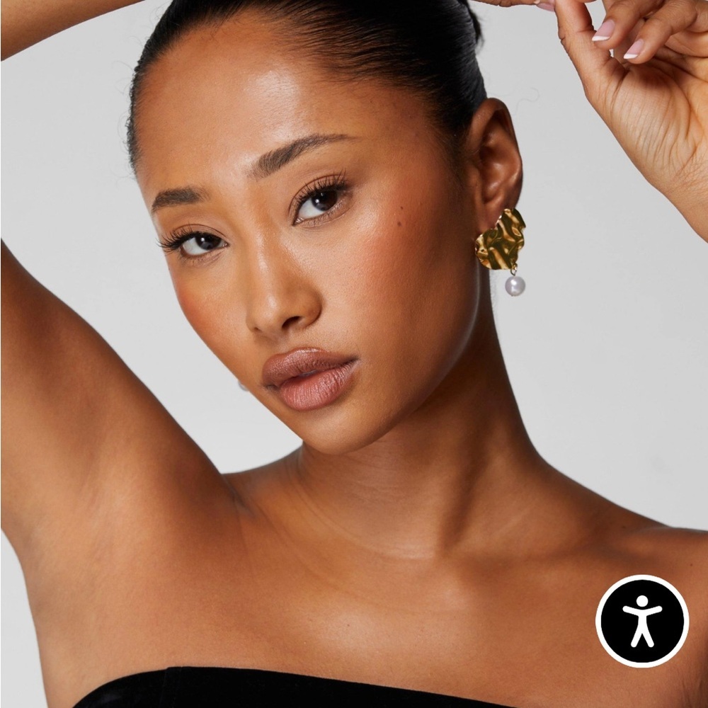 Nasty Gal Gold Hammered Large Hearts Textured Earrings with Pearl NEW